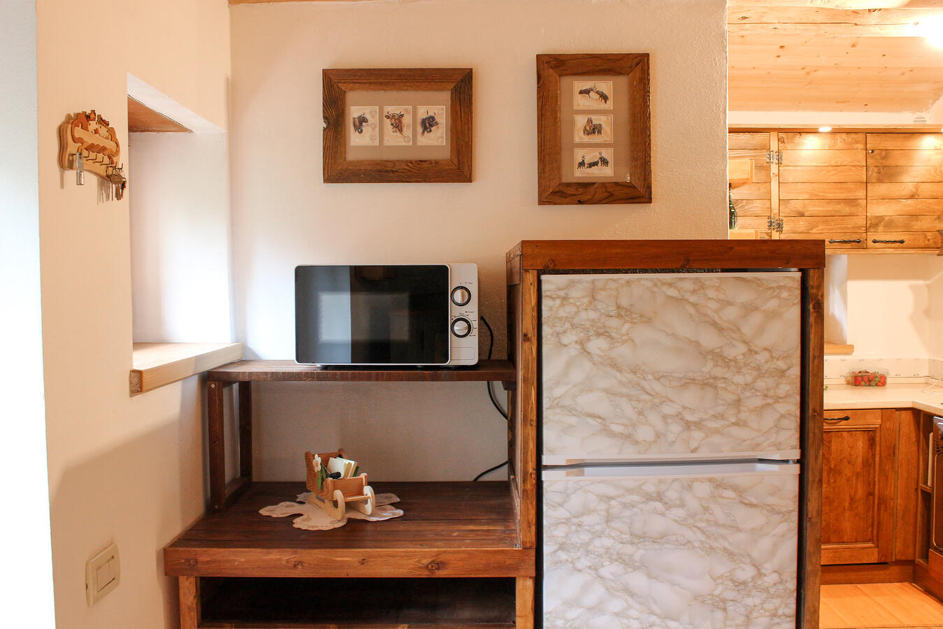 micorwave and fridge