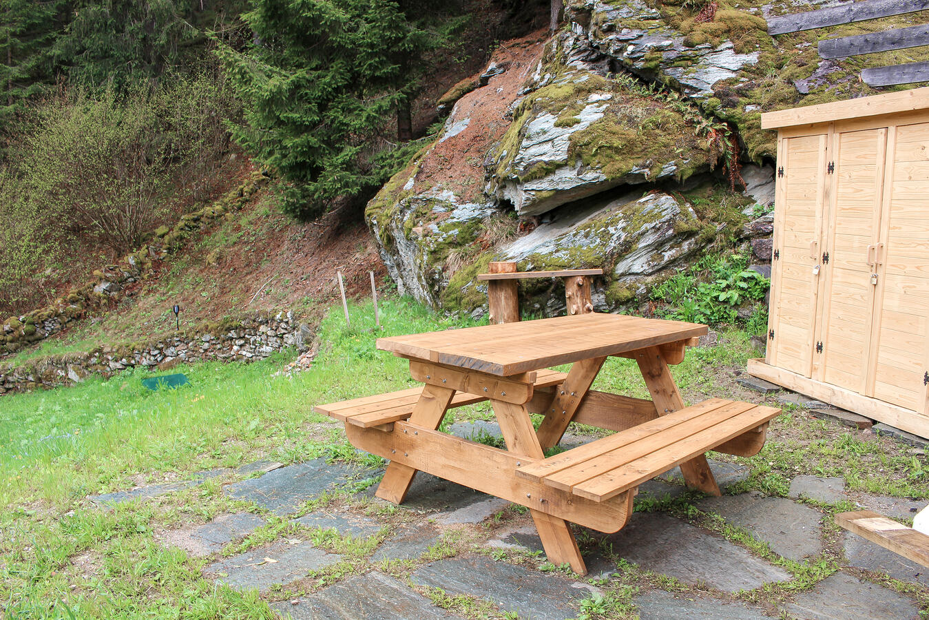 picnic table